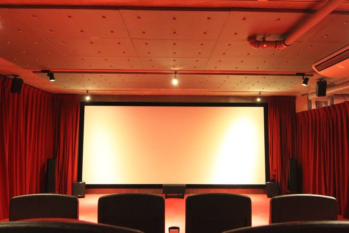 南青山 0インチ大型スクリーン 4k映像映画館 上映会 撮影会 試写会などのご利用に スペースマーケット
